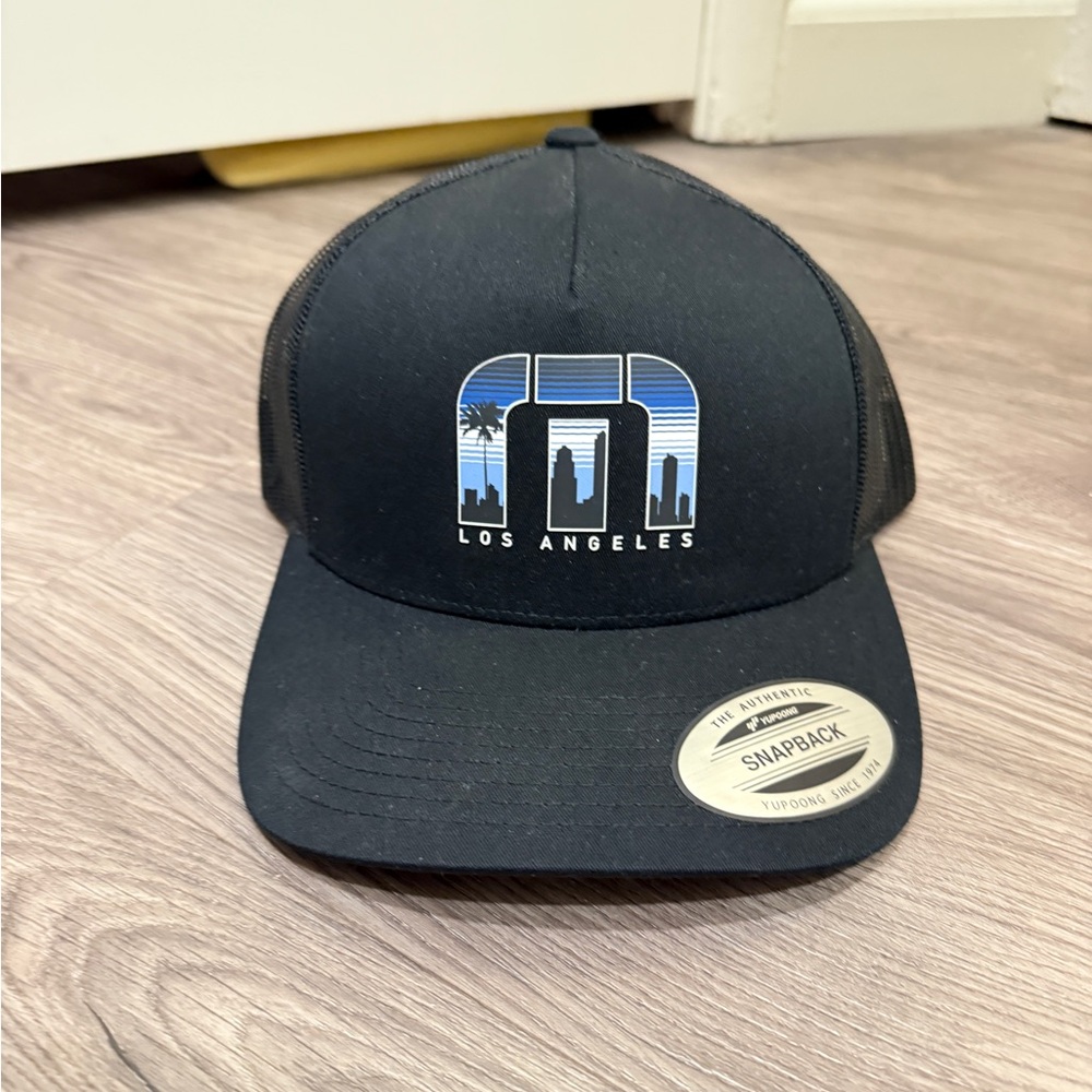 NWT Travis Mathew Black Los Angeles Snapback Cap